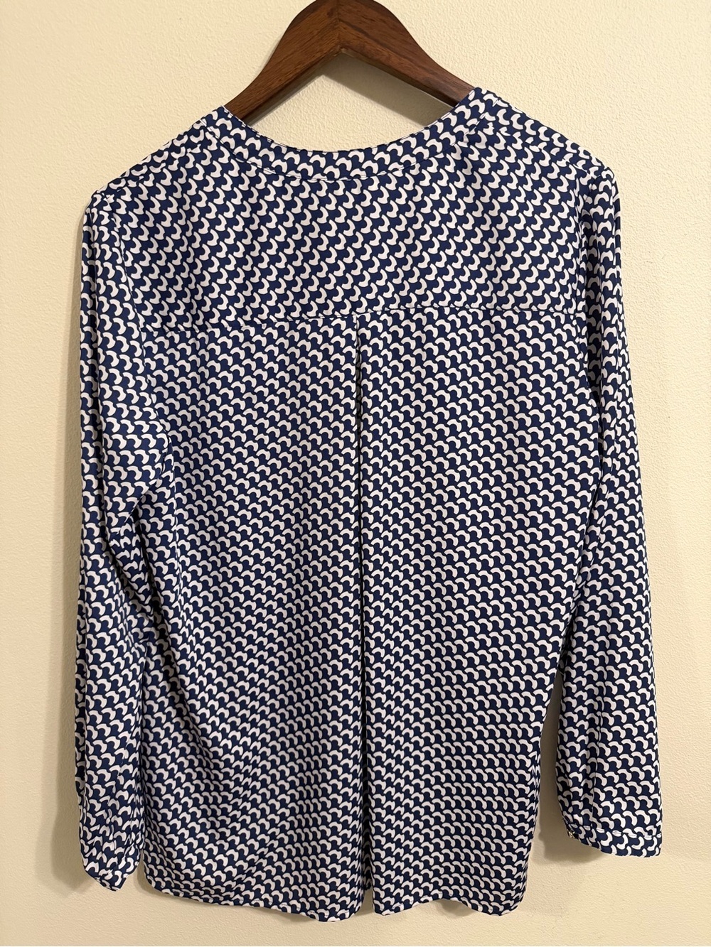 Norm Thompson Blue White Geometric Print Long Sleeve Blouse Top Medium - Picture 9 of 10